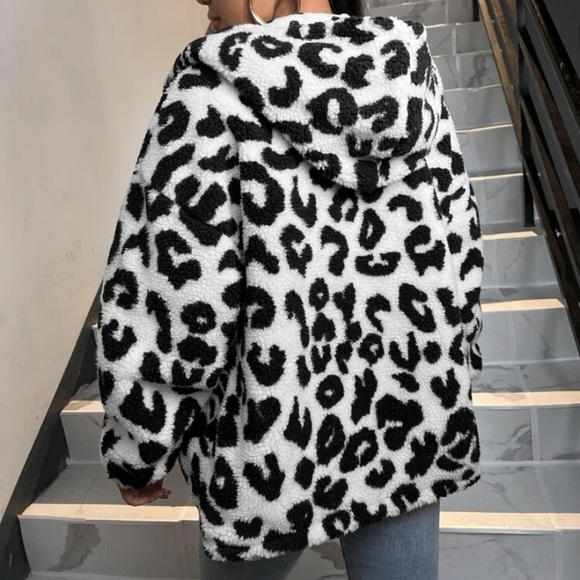 Black & White Leopard Print Teddy Jacket - Picture 2 of 6
